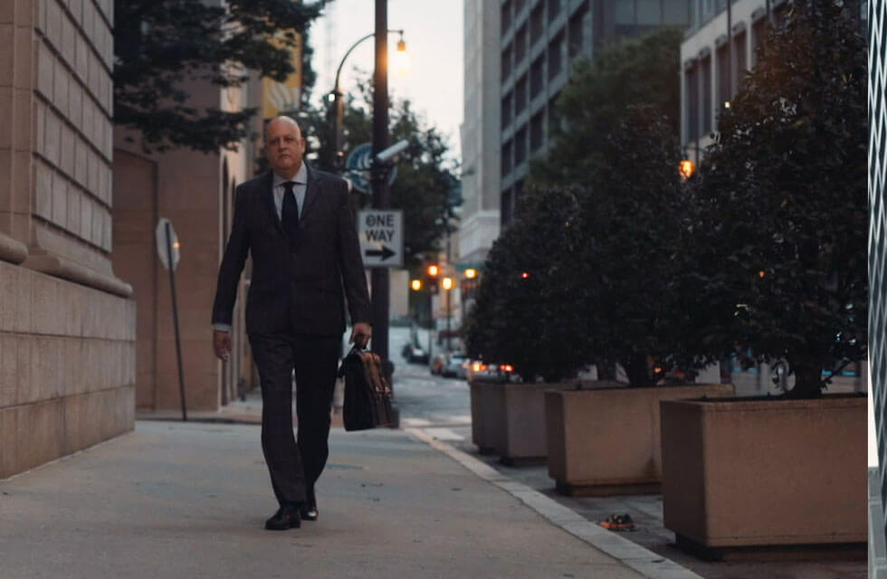 Assault lawyer Jeff Manciagli Walking on sidewalk towards Court Building